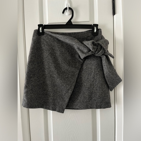 Wilfred Dresses & Skirts - Wilfred Wool Cashmere Gray Tie Front Mini Skirt Size 2 Wrap Style